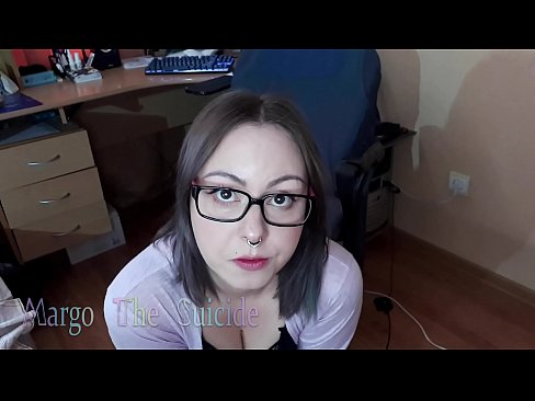 ❤️ 性感的眼镜女孩在镜头前深深地吸吮假阳具 ❤ Quality porn❌❤